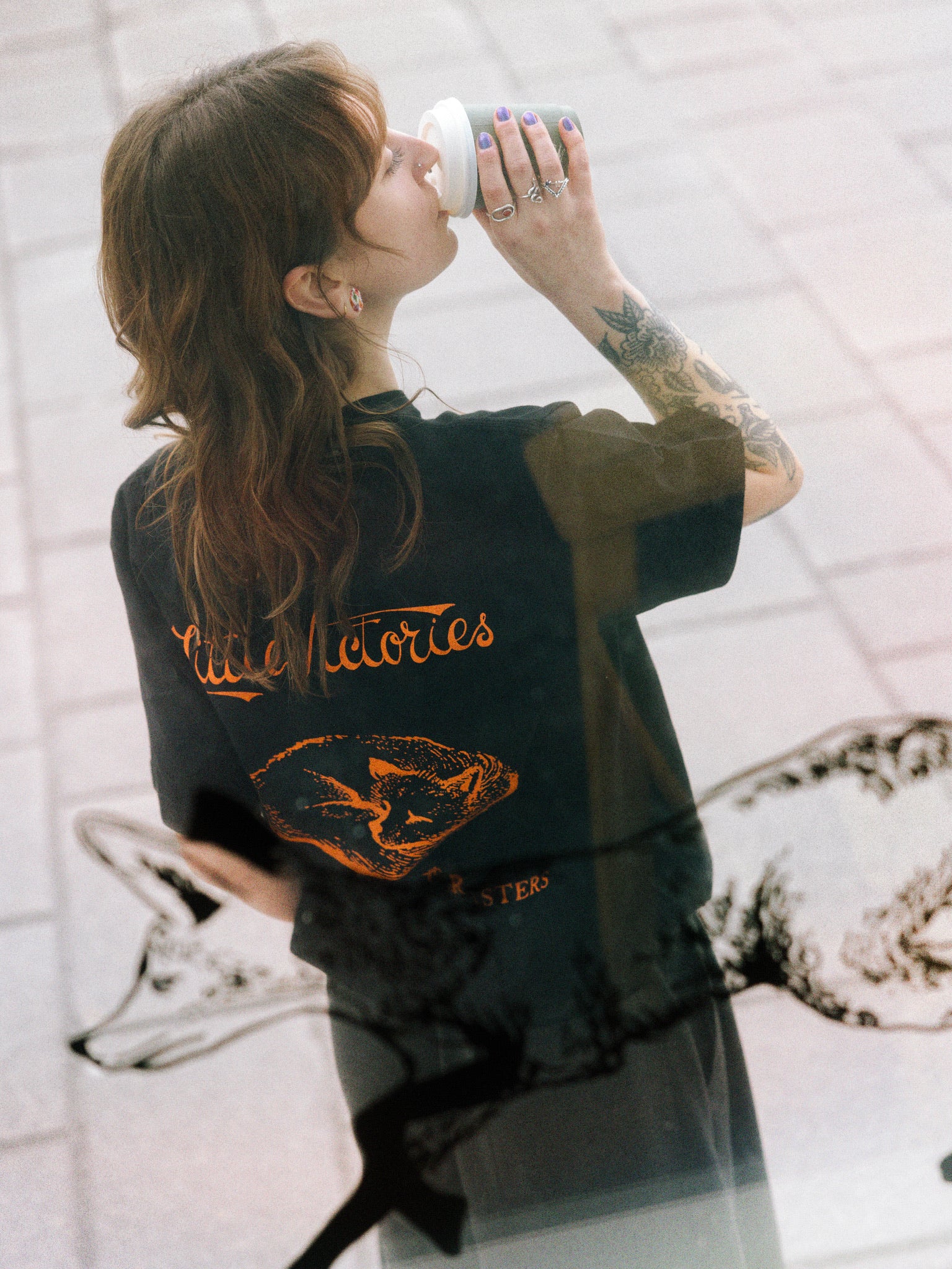 希少 MASSES T-SHIRT L/S E-POPPY NAVY LVC Sleeping Fox T-Shirt - Black & Orange – Little Victories